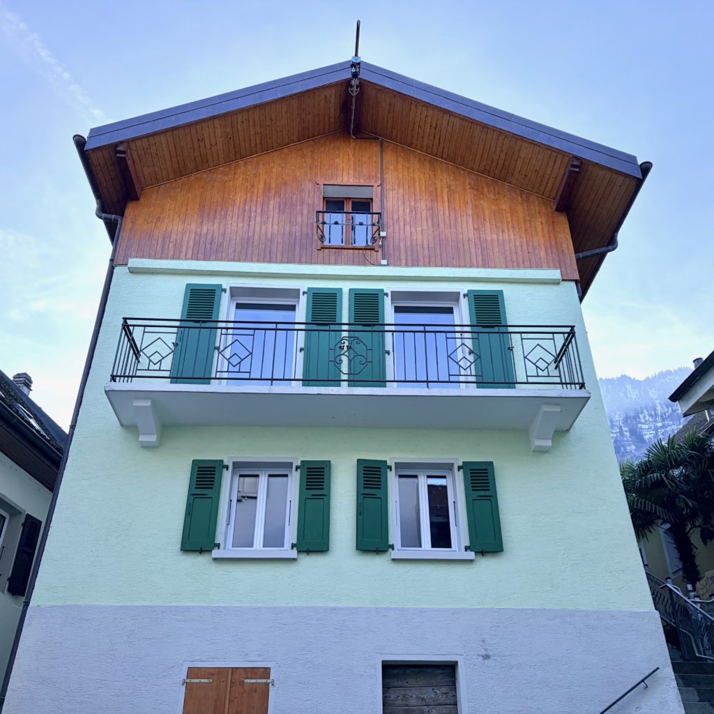 Saint-Gingolph - belle bâtisse avec appartement indépendant golf 1