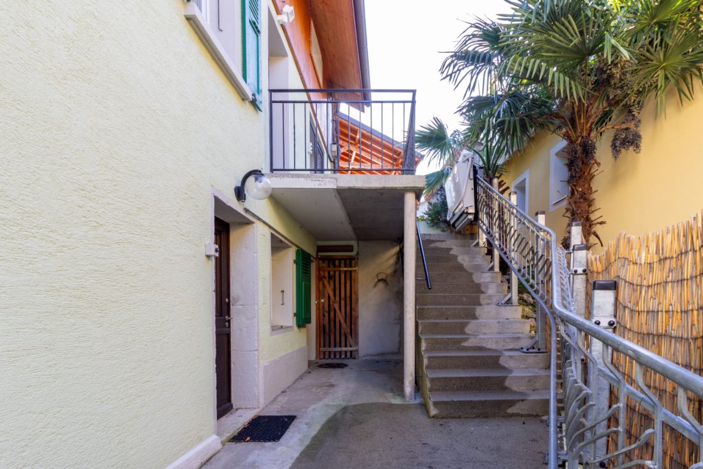 Saint-Gingolph - belle bâtisse avec appartement indépendant golf 18